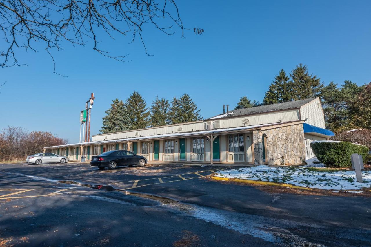 Oyo Hotel Wadsworth Oh I-76 Dış mekan fotoğraf