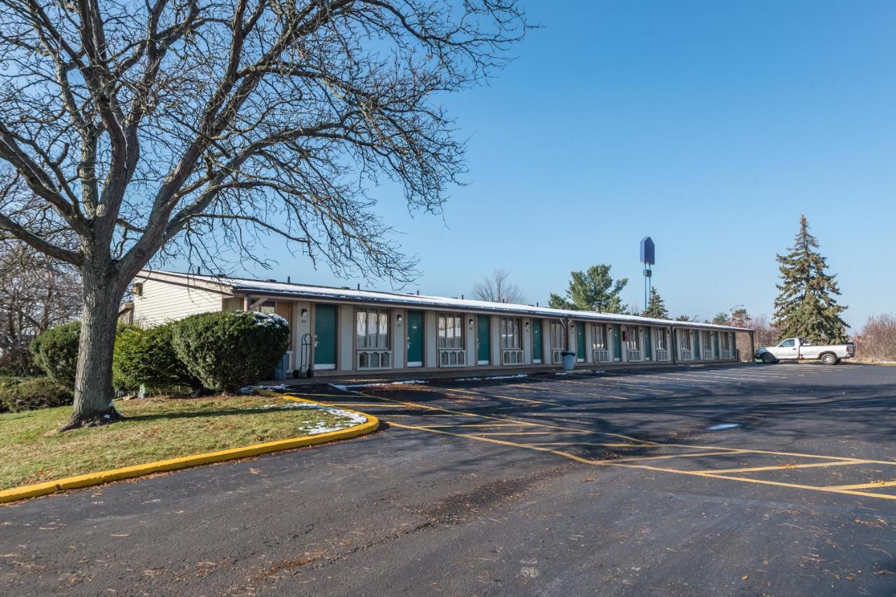 Oyo Hotel Wadsworth Oh I-76 Dış mekan fotoğraf